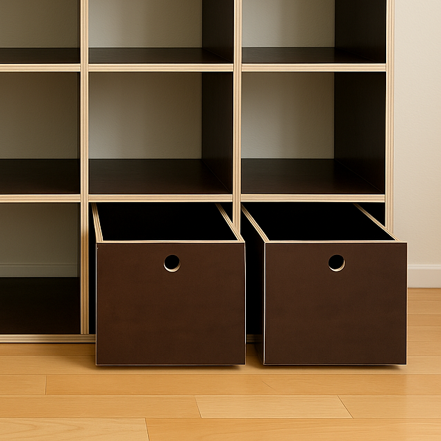Passgenaues Regal-System aus Siebdruckplatten.