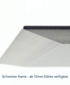 Detailaufnahme der Schweizer-Kante an einer HPL-Platte.