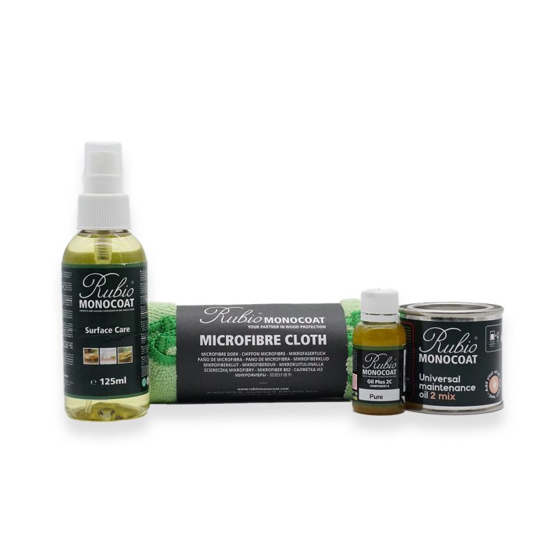 Rubio Monocoat Öl-Set mit Ölflaschen, Applikationstüchern und Zubehör für die professionelle Holzveredelung.